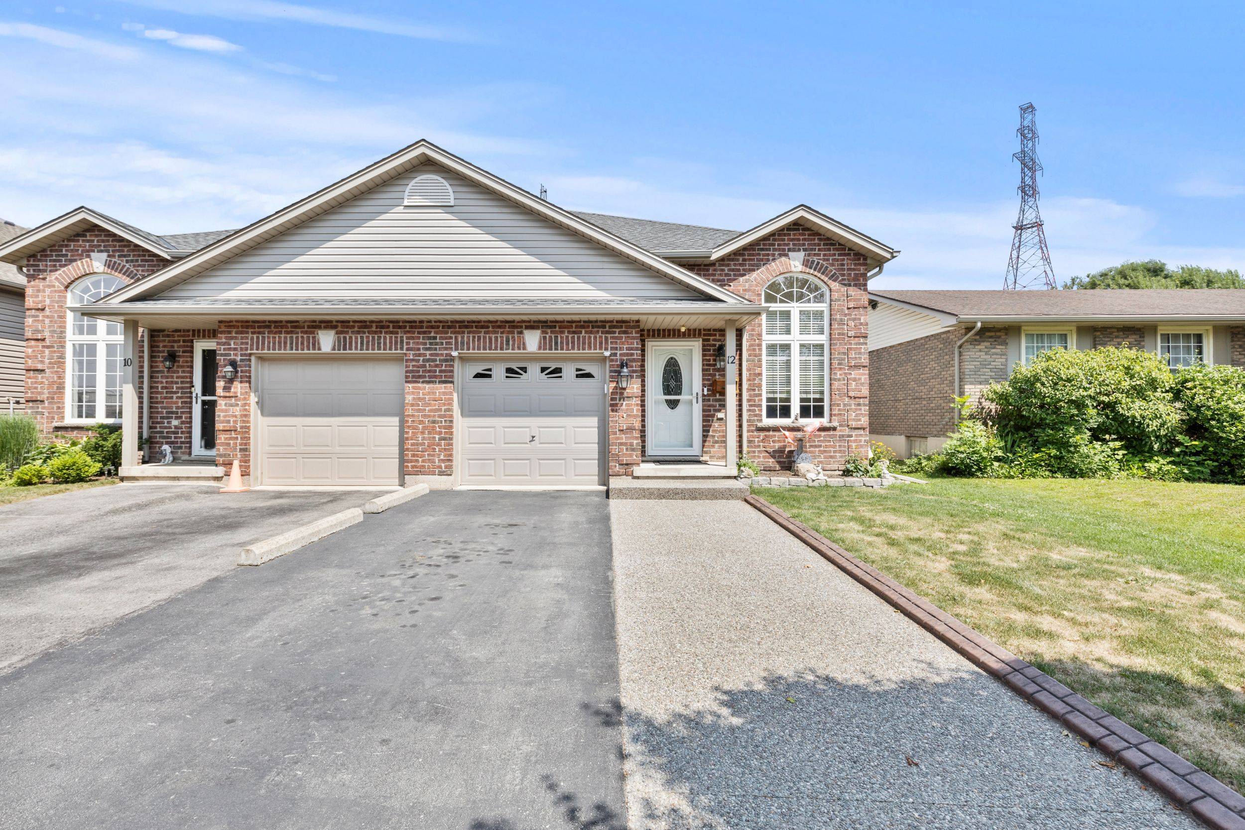 12 Vanier DR, Welland, ON L3B 1A2