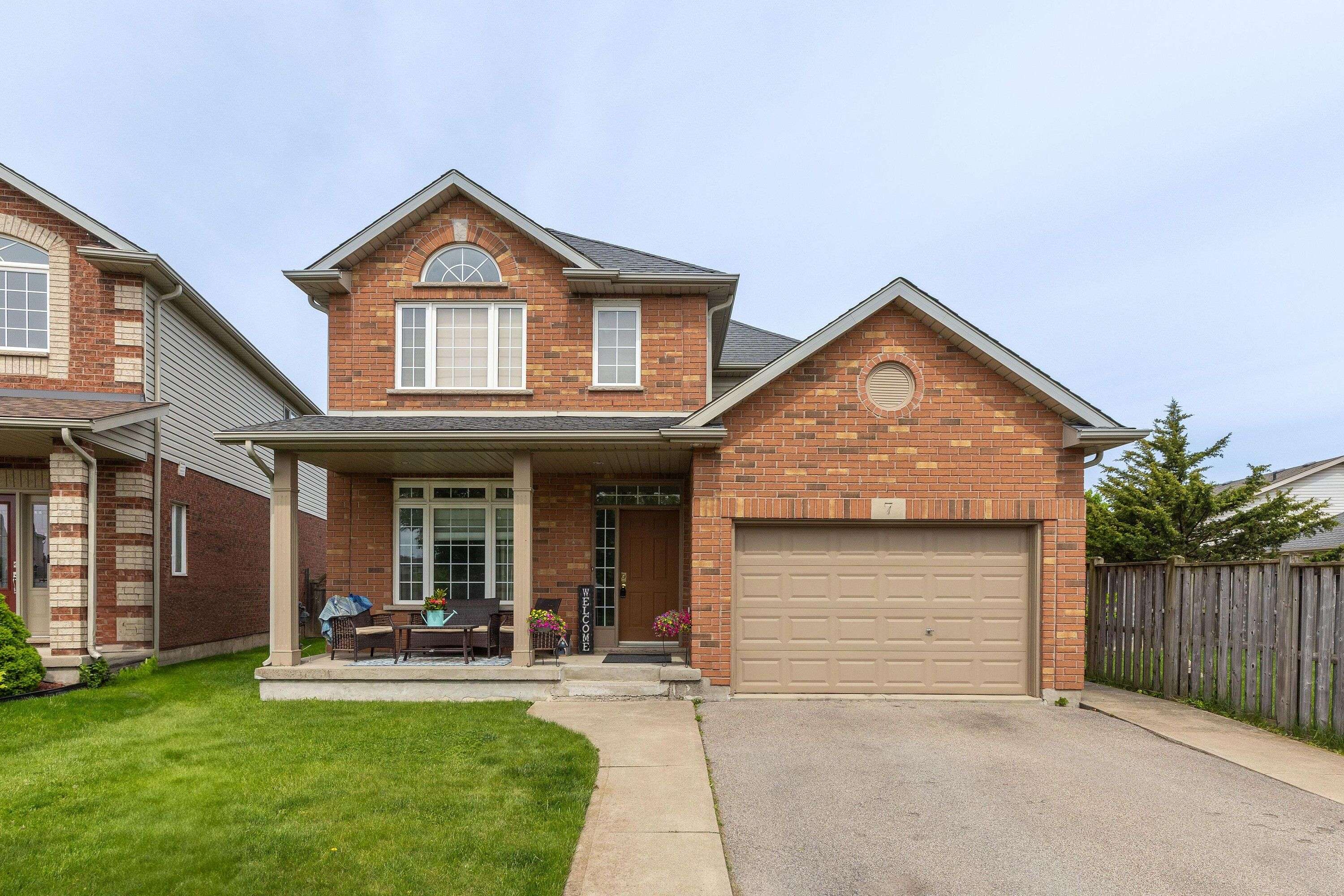 Thorold, ON L2V 5E3,7 Honey Locust CIR