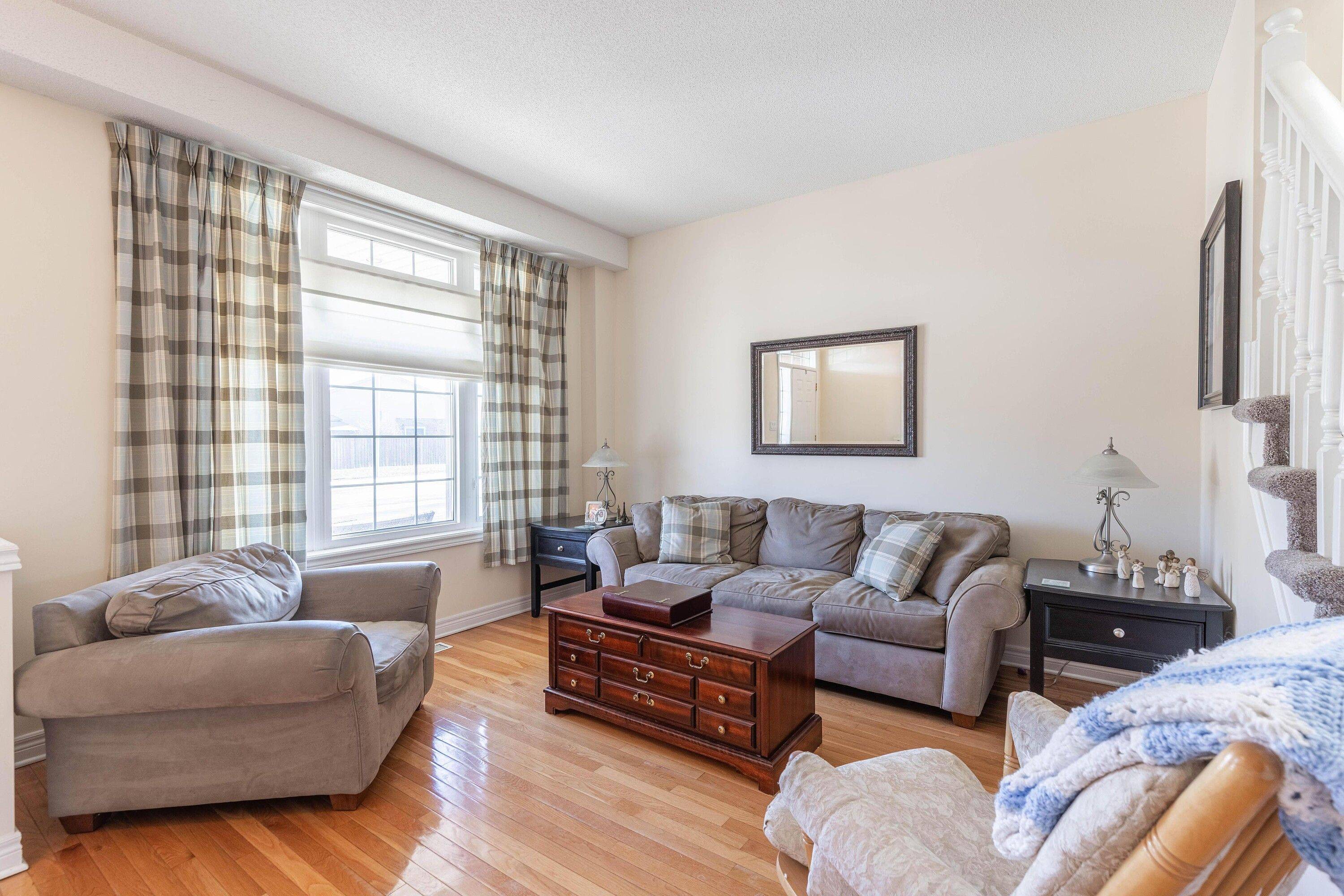 Thorold, ON L2V 5E3,7 Honey Locust CIR
