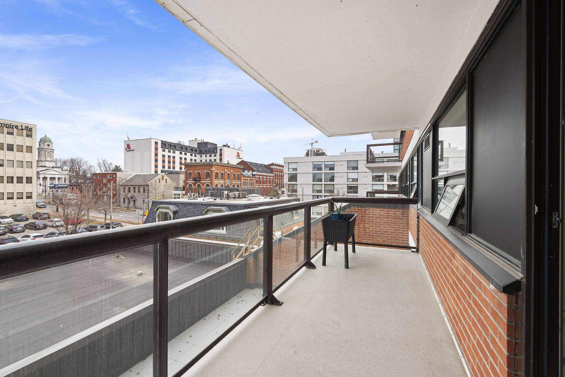 Kingston, ON K7L 2Y6,165 Ontario ST #309