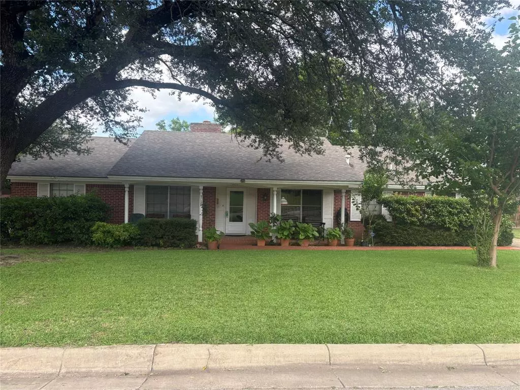 Fort Worth, TX 76116,3012 Santa Fe Trail