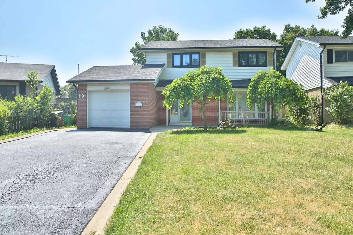 Brampton, ON L6X 2L5,19 Windermere CT SW