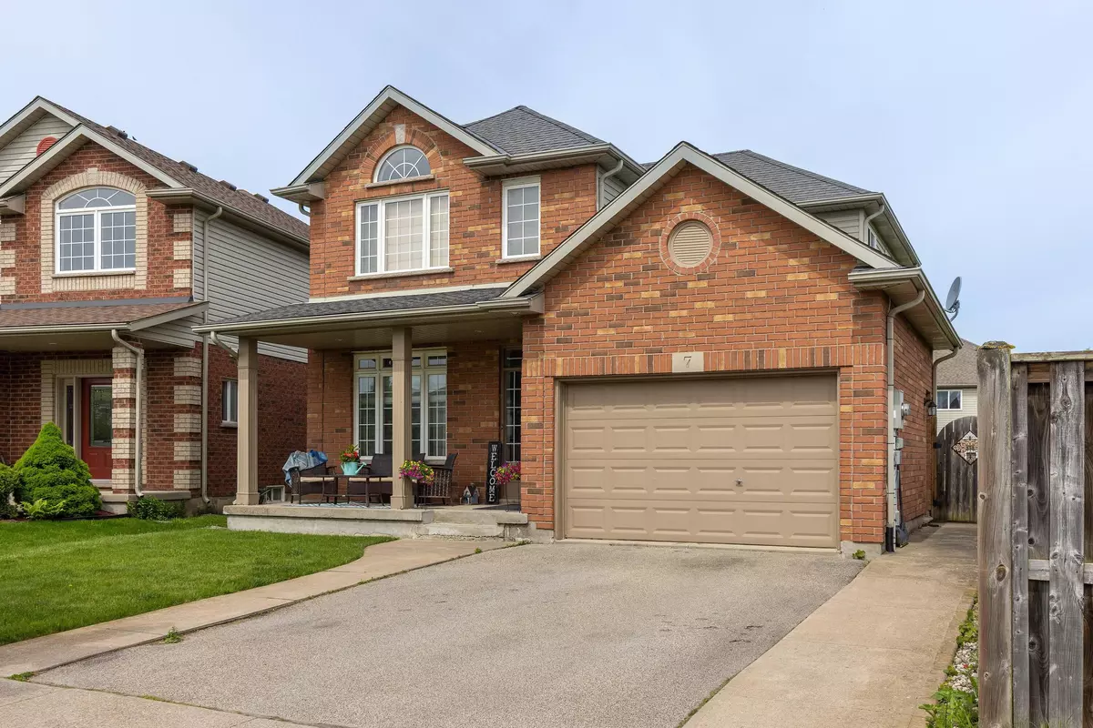 Thorold, ON L2V 5E3,7 Honey Locust CIR