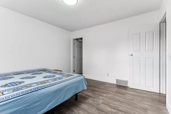 Calgary, AB T3G1E1,125 Ranchero Rise Northwest