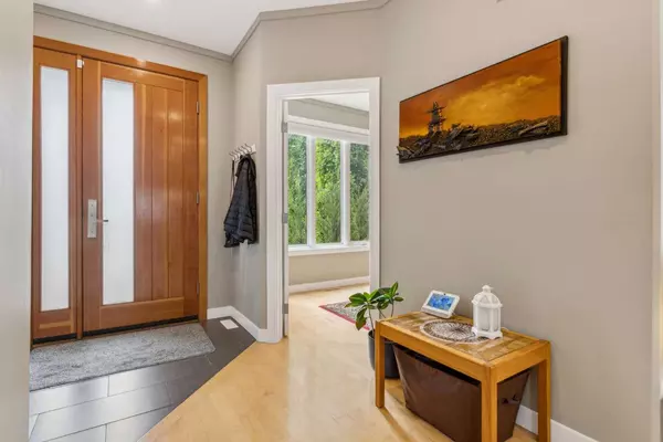 Calgary, AB T3C 1W7,1442 40 ST SW