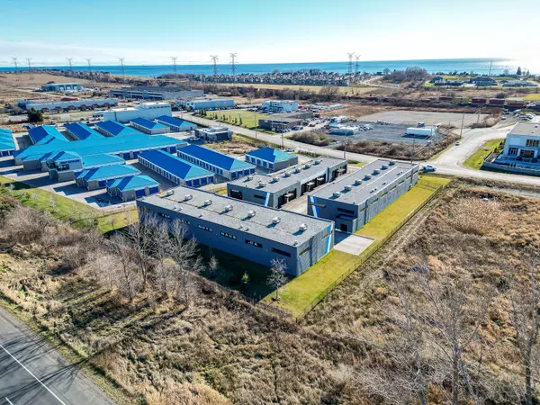Clarington, ON L1C 4P8,250 Lake RD #18