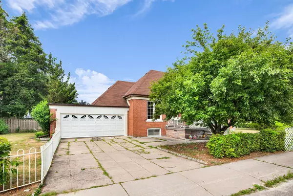 Toronto E03, ON M4J 4M2,344 Linsmore CRES