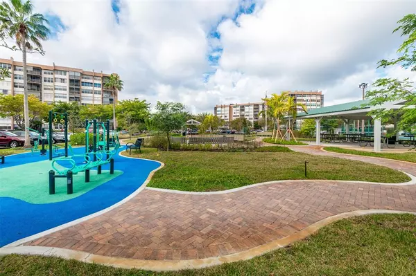 Pembroke Pines, FL 33026,1000 Saint Charles Pl #220