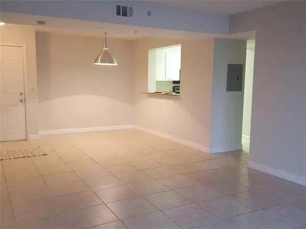 Hollywood, FL 33019,2721 Ocean Club Blvd #205
