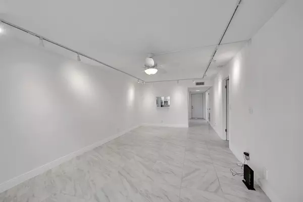 Sunrise, FL 33322,10303 Sunrise Lakes Blvd #107