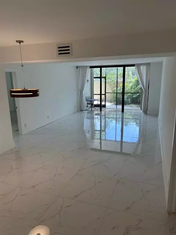 Weston, FL 33326,16300 Golf Club Rd #114