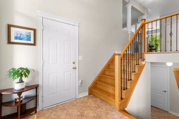 Wasaga Beach, ON L9Z 3B8,8 Broadpoint ST