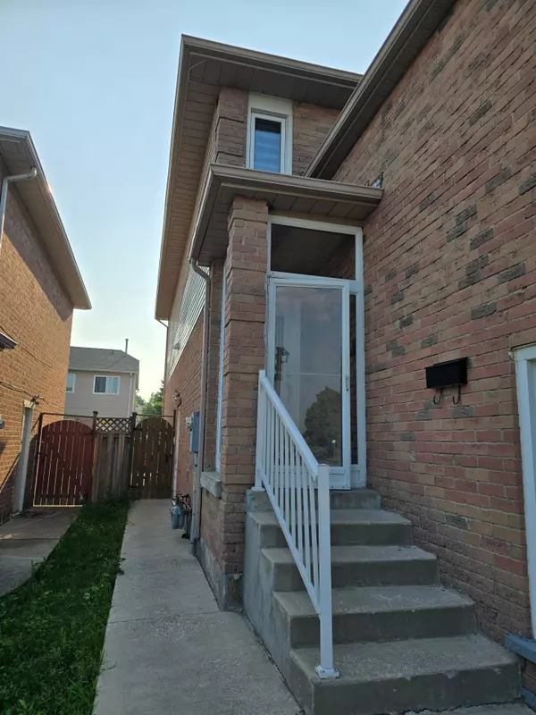 Brampton, ON L6Y 4B6,52 Timberlane DR