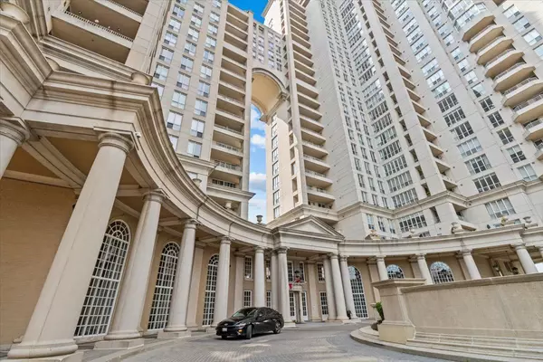 2285 Lake Shore BLVD W #203, Toronto W06, ON M8V 3X9