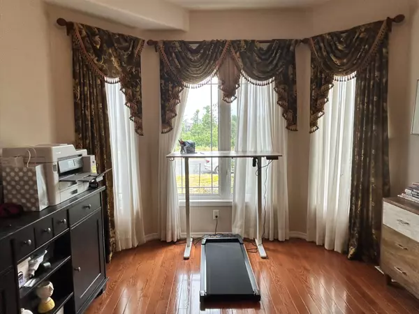 Peterborough West, ON K9K 2T2,1576 Ireland DR