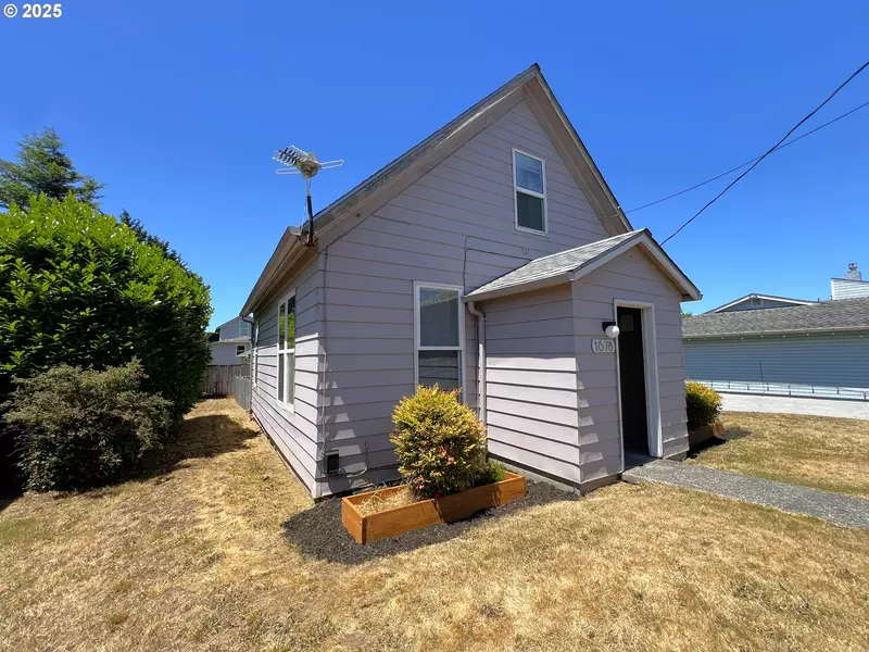 1678 MEADE ST, North Bend, OR 97459