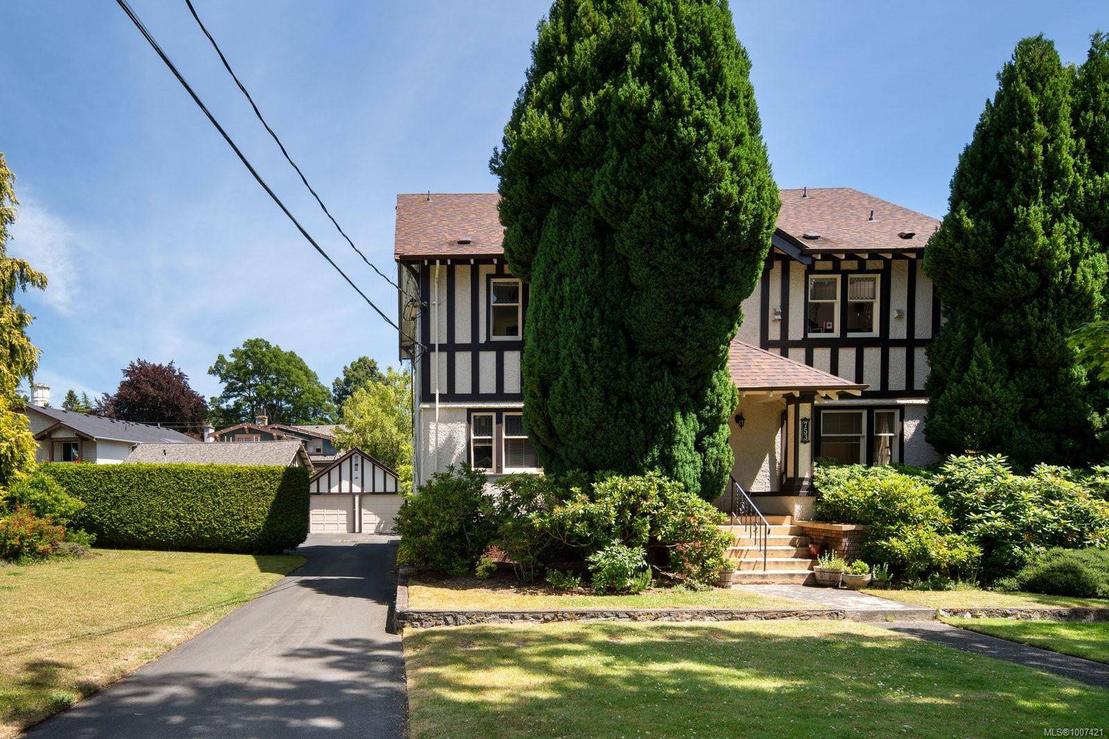 Victoria, BC V8S 3R3,753 Pemberton Rd #3