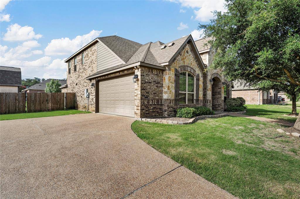 Hewitt, TX 76643,732 Windhill