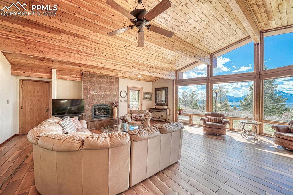 La Veta, CO 81055,6852 Highway 160