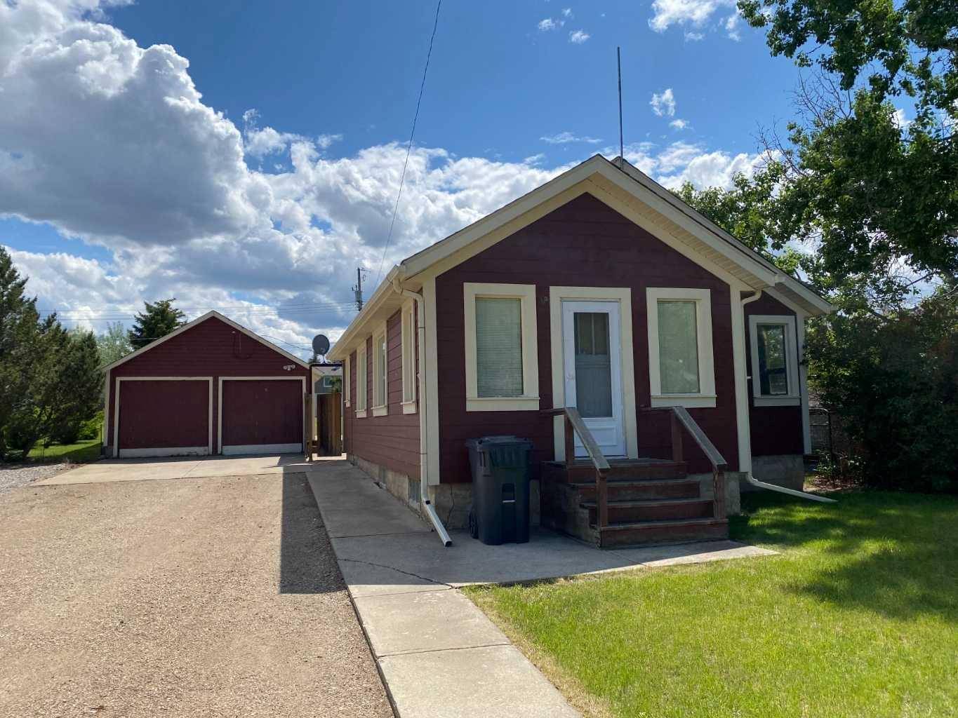 Warner, AB T0K 2L0,304 3 AVE