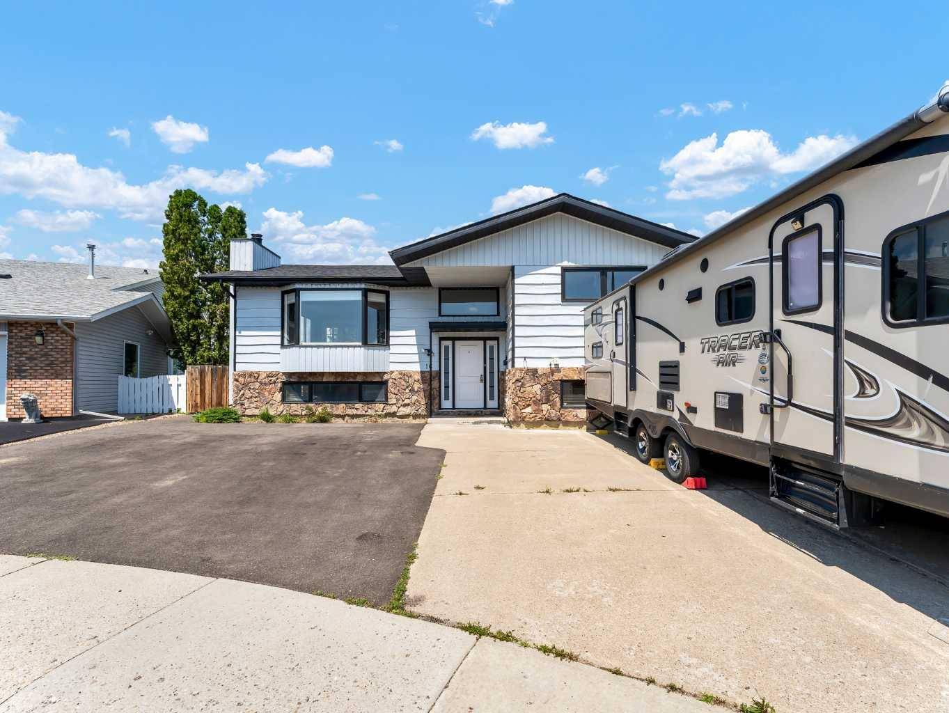 Medicine Hat, AB T1B2S1,16 Iris CT Southeast