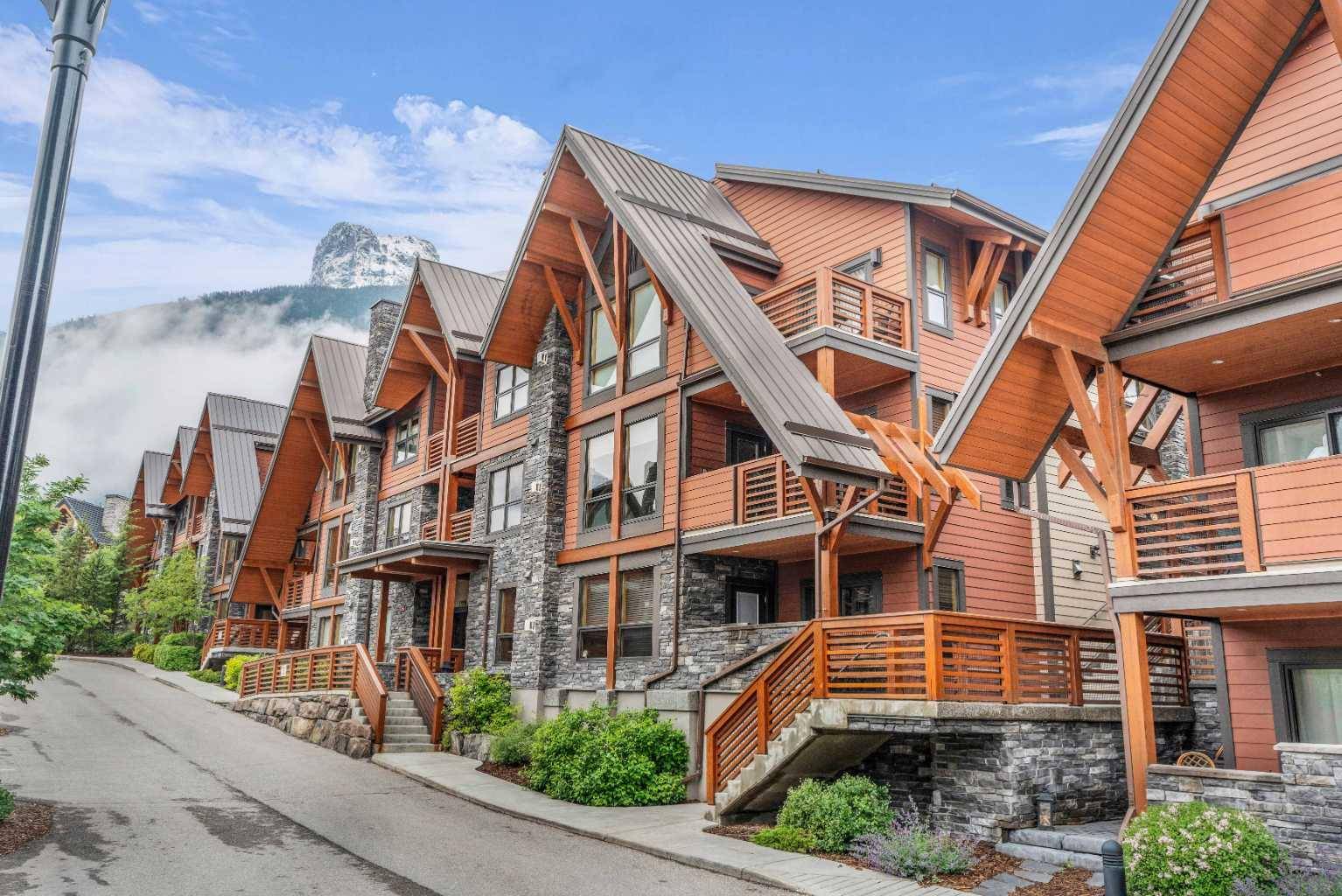 Canmore, AB T1W 0G3,2100B STEWART CREEK DR #201