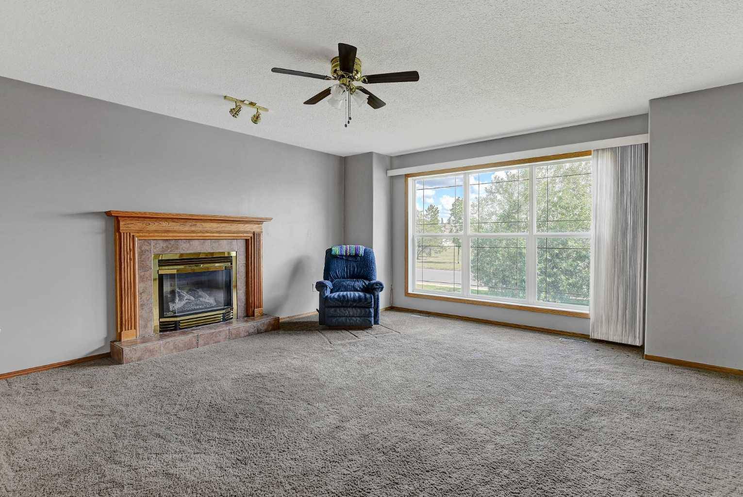 Grande Prairie, AB T8V 7N5,11906 106A ST
