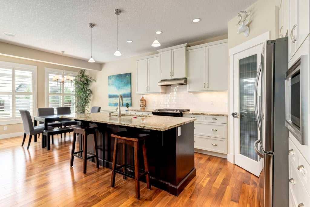 Calgary, AB T3H 0C8,252 Aspen Hills Close Southwest