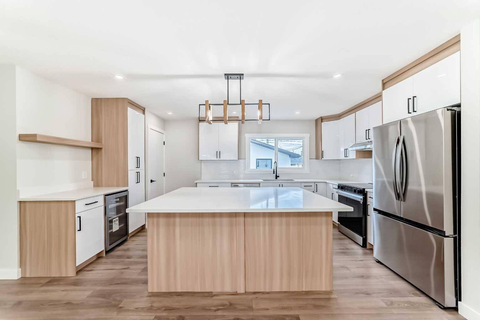 Calgary, AB T2A 3L7,1239 Mardale DR Northeast