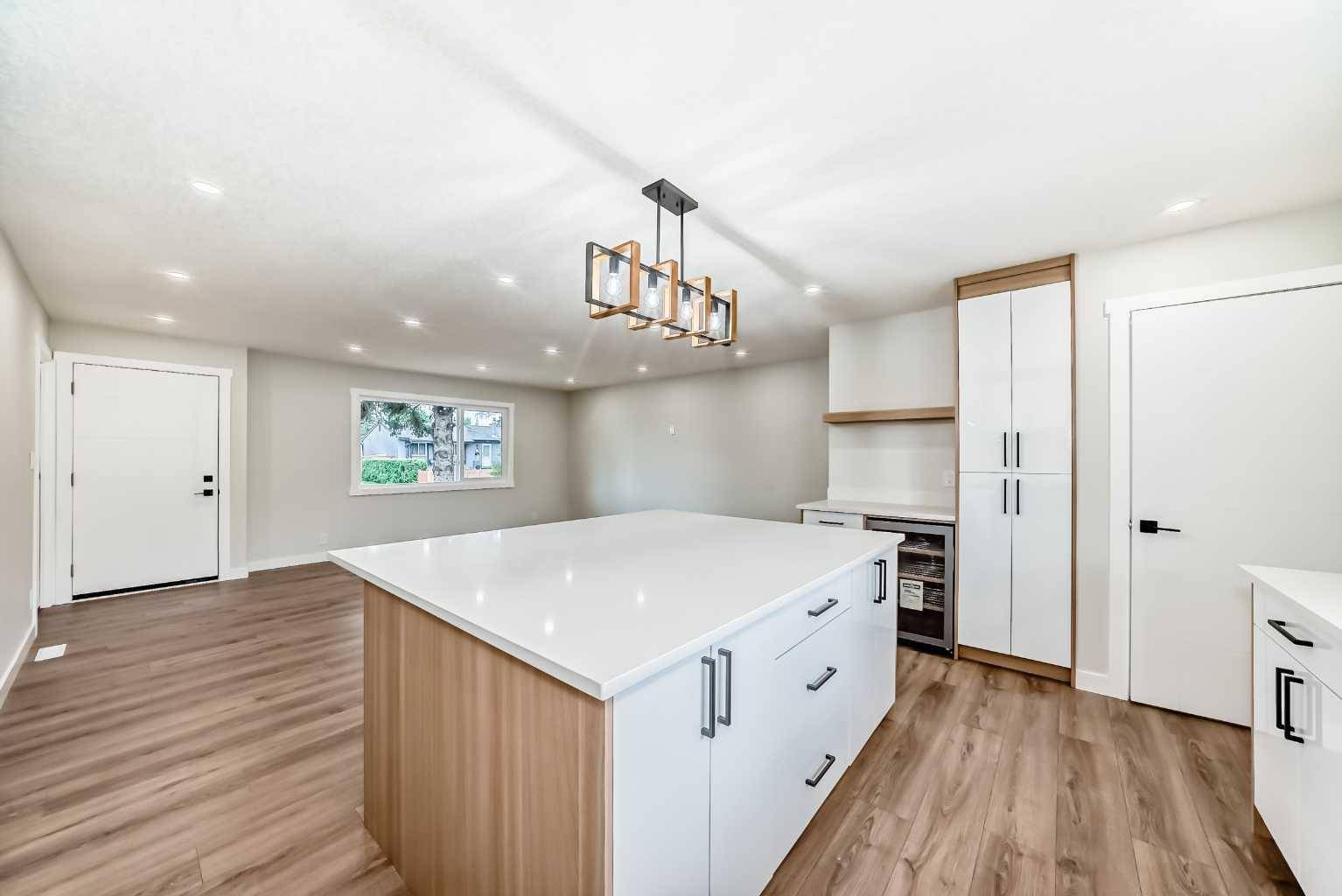 Calgary, AB T2A 3L7,1239 Mardale DR NE