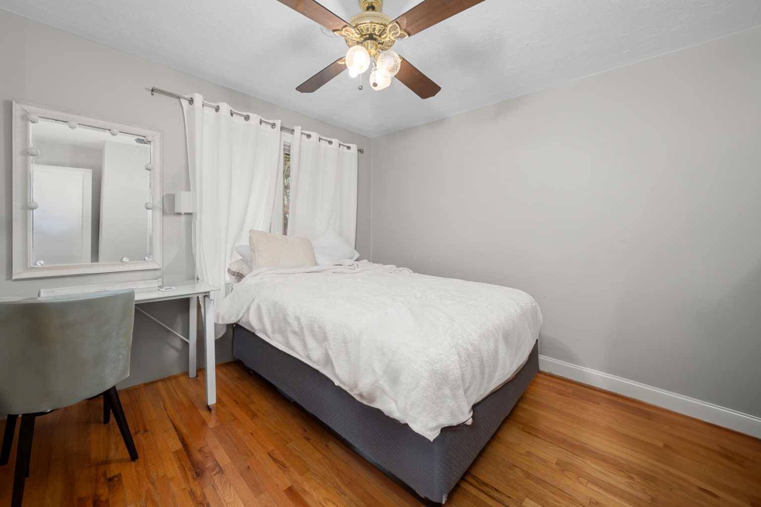 Calgary, AB T2N 1P6,715 4A ST NW
