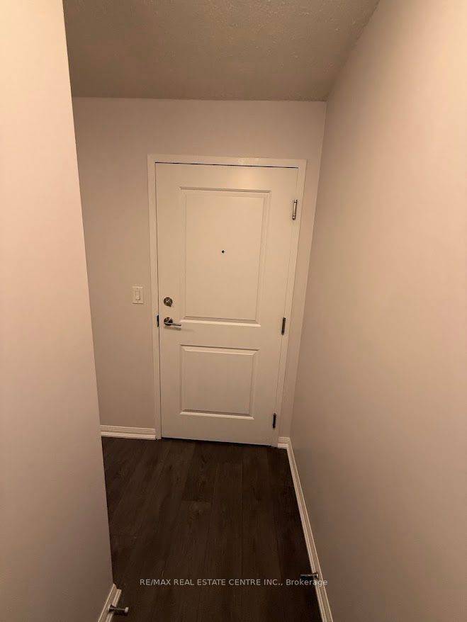 Toronto C01, ON M5V 0C2,35 Bastion ST #709