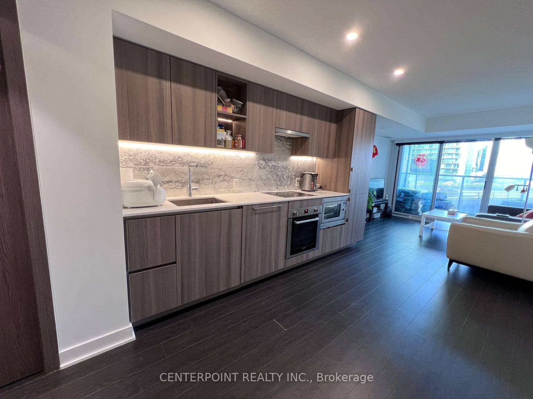 Toronto C01, ON M5V 0N2,19 Bathurst ST #606