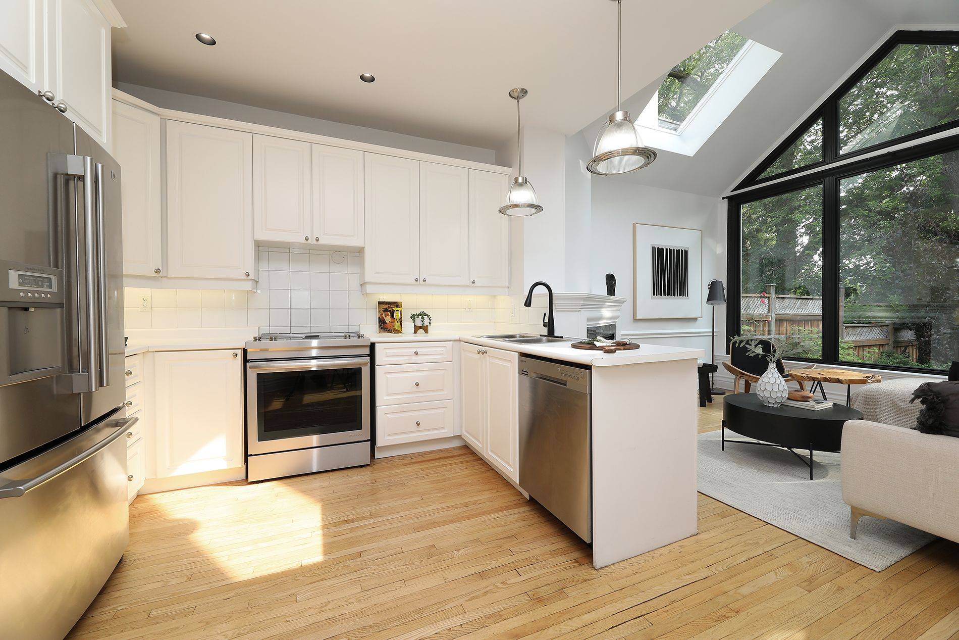 Toronto C10, ON M4S 2W4,103 Cleveland ST