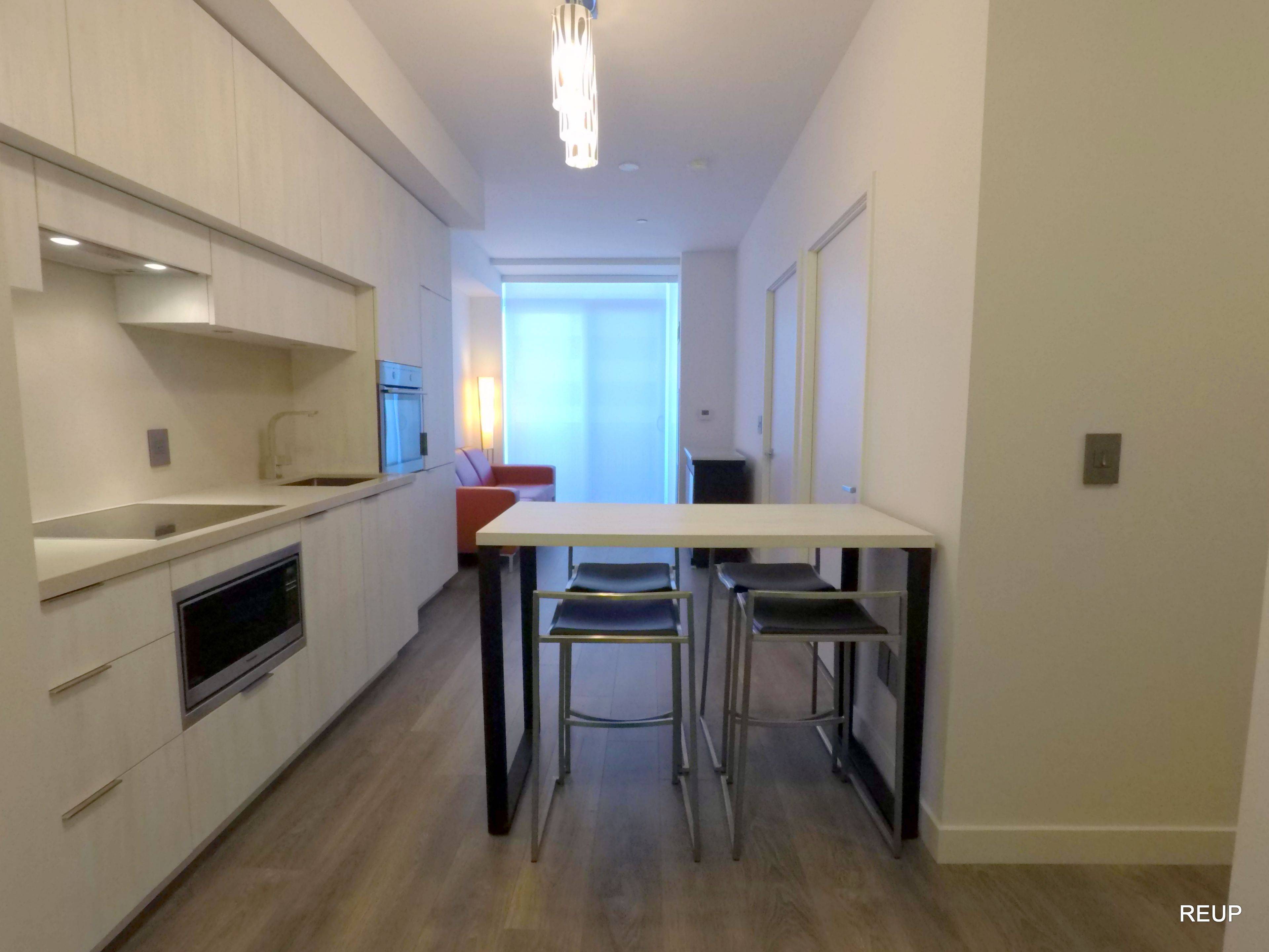 Toronto C10, ON M4P 1A6,8 Eglinton AVE W #2402