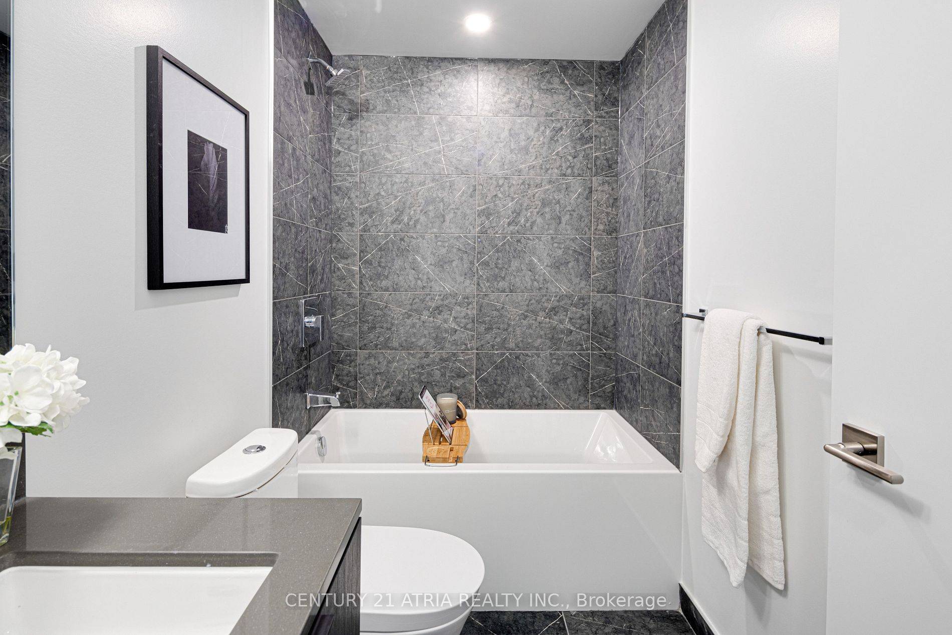 Toronto C08, ON M5B 0C5,82 Dalhousie ST #PH09