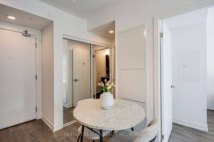 Toronto C08, ON M5B 0C5,82 Dalhousie ST #2605