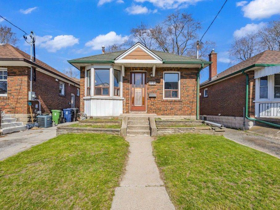 Toronto E03, ON M4J 4C9,1033 Greenwood AVE #BSMNT