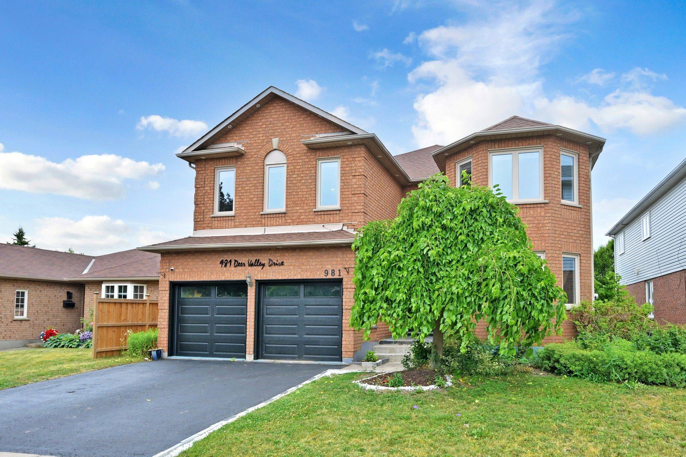 Oshawa, ON L1J 8N2,981 Deer Valley DR