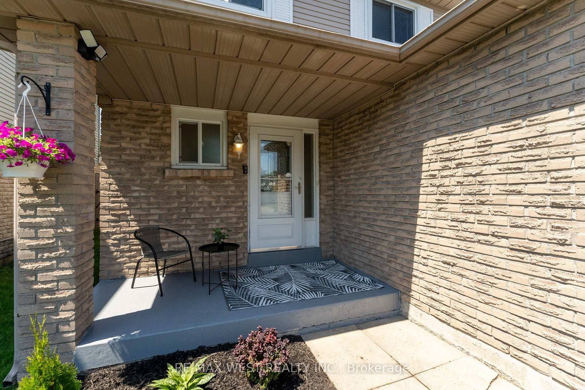 Oshawa, ON L1J 7Y2,172 Lichen CRES