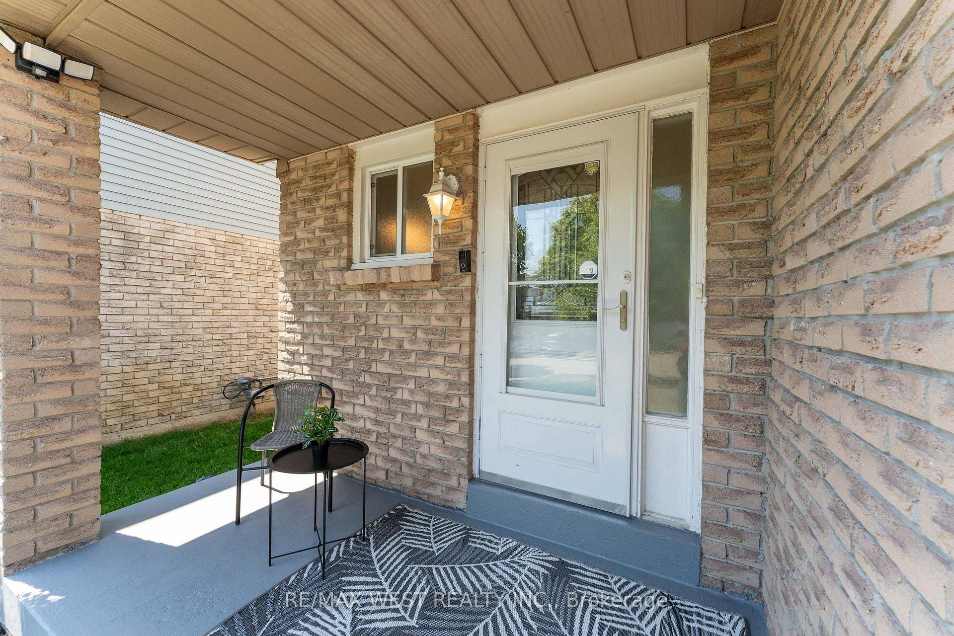 Oshawa, ON L1J 7Y2,172 Lichen CRES