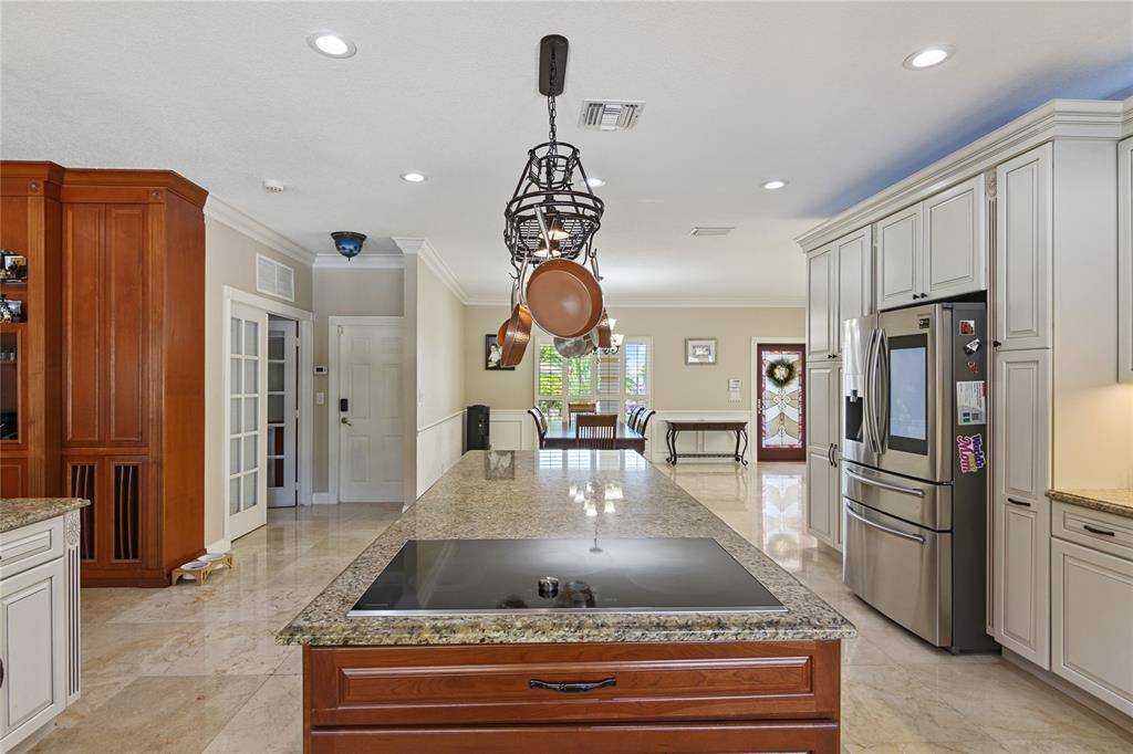 Weston, FL 33326,16686 Golfview Dr