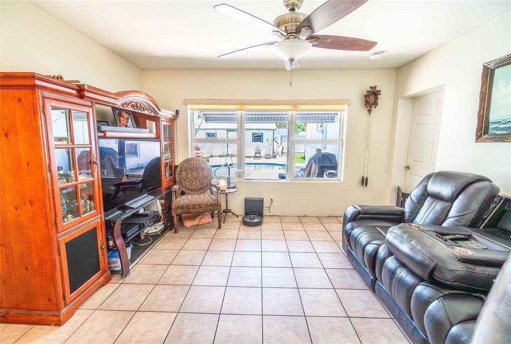 Dania Beach, FL 33004,262 SW 8th St