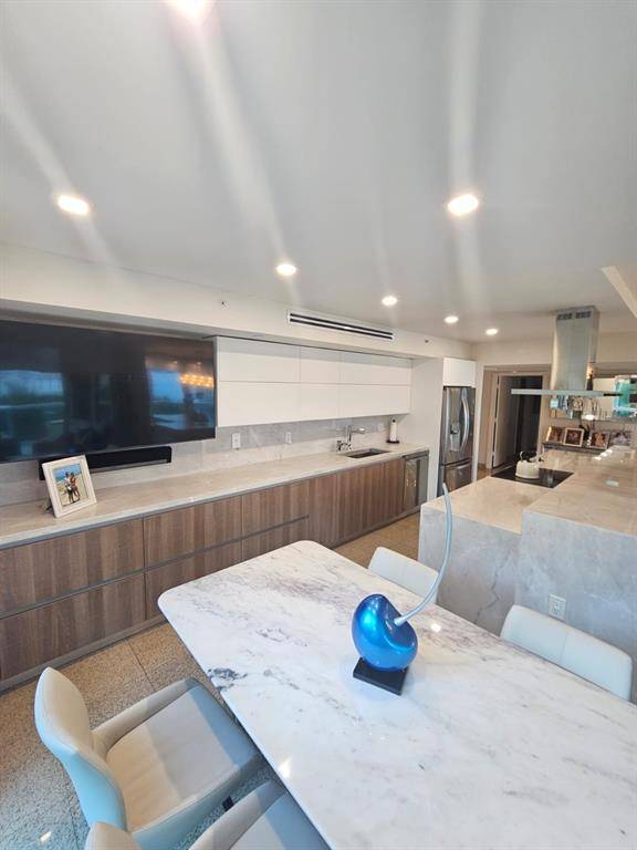 Sunny Isles Beach, FL 33160,16500 Collins Ave #356