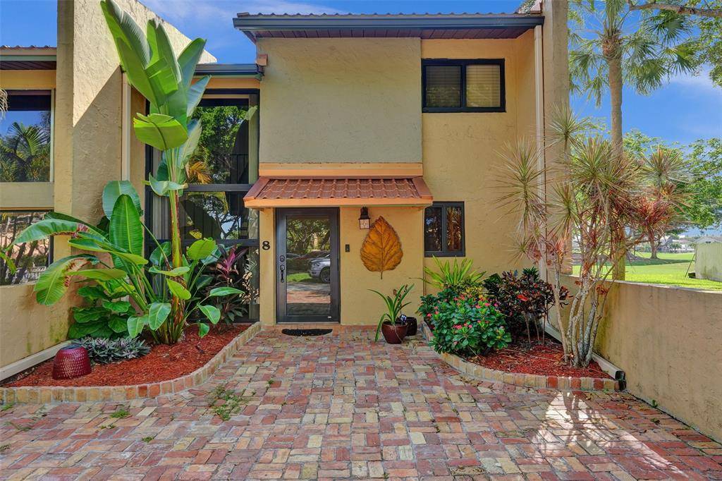 700 E COCO PLUM CR #8, Plantation, FL 33324