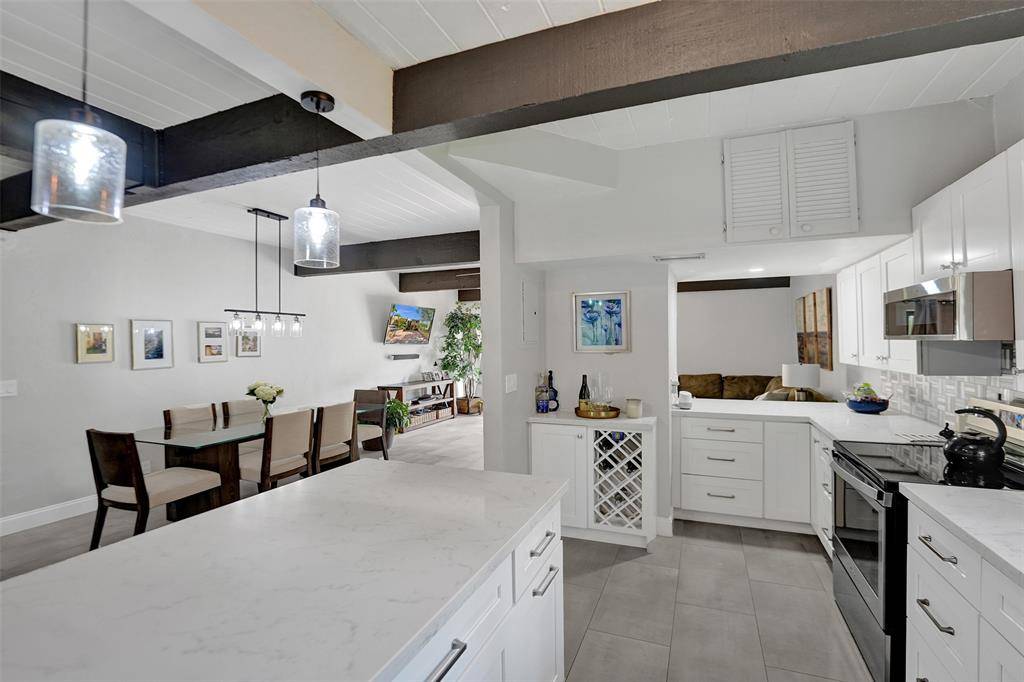 Plantation, FL 33324,700 E COCO PLUM CR #8