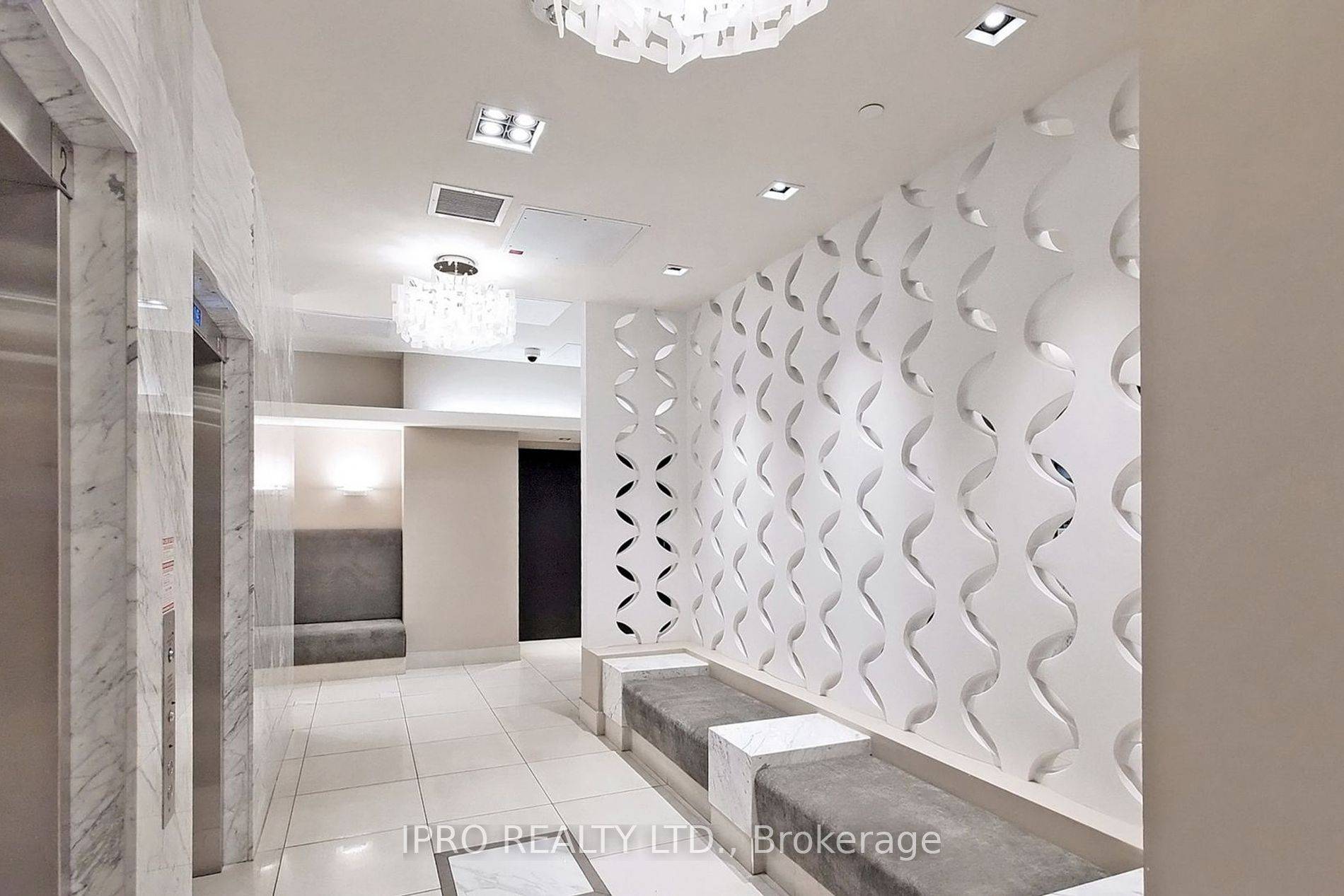 Richmond Hill, ON L4C 0X5,9618 Yonge ST #326