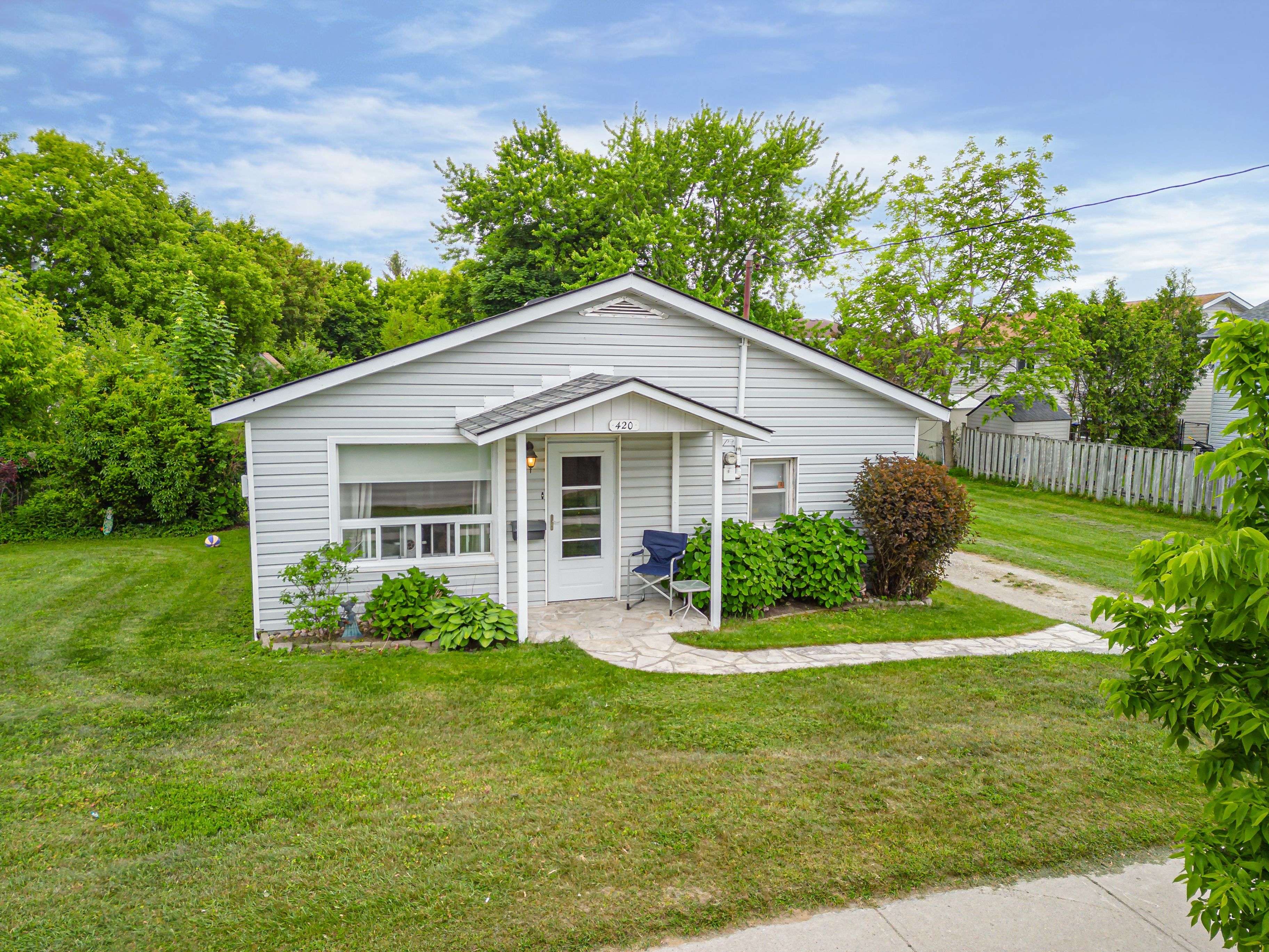 Collingwood, ON L9Y 1M1,420 Third ST