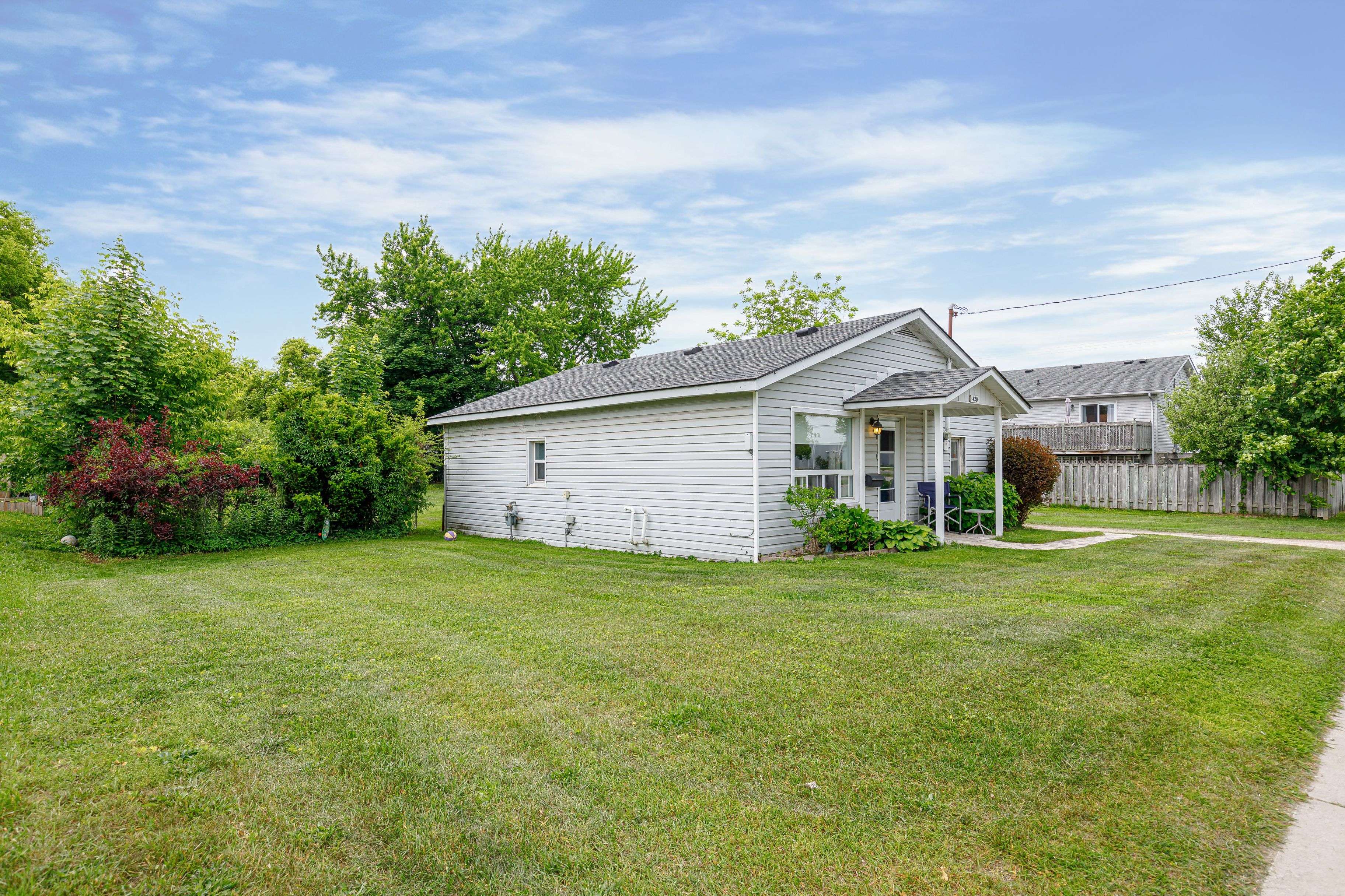 Collingwood, ON L9Y 1M1,420 Third ST