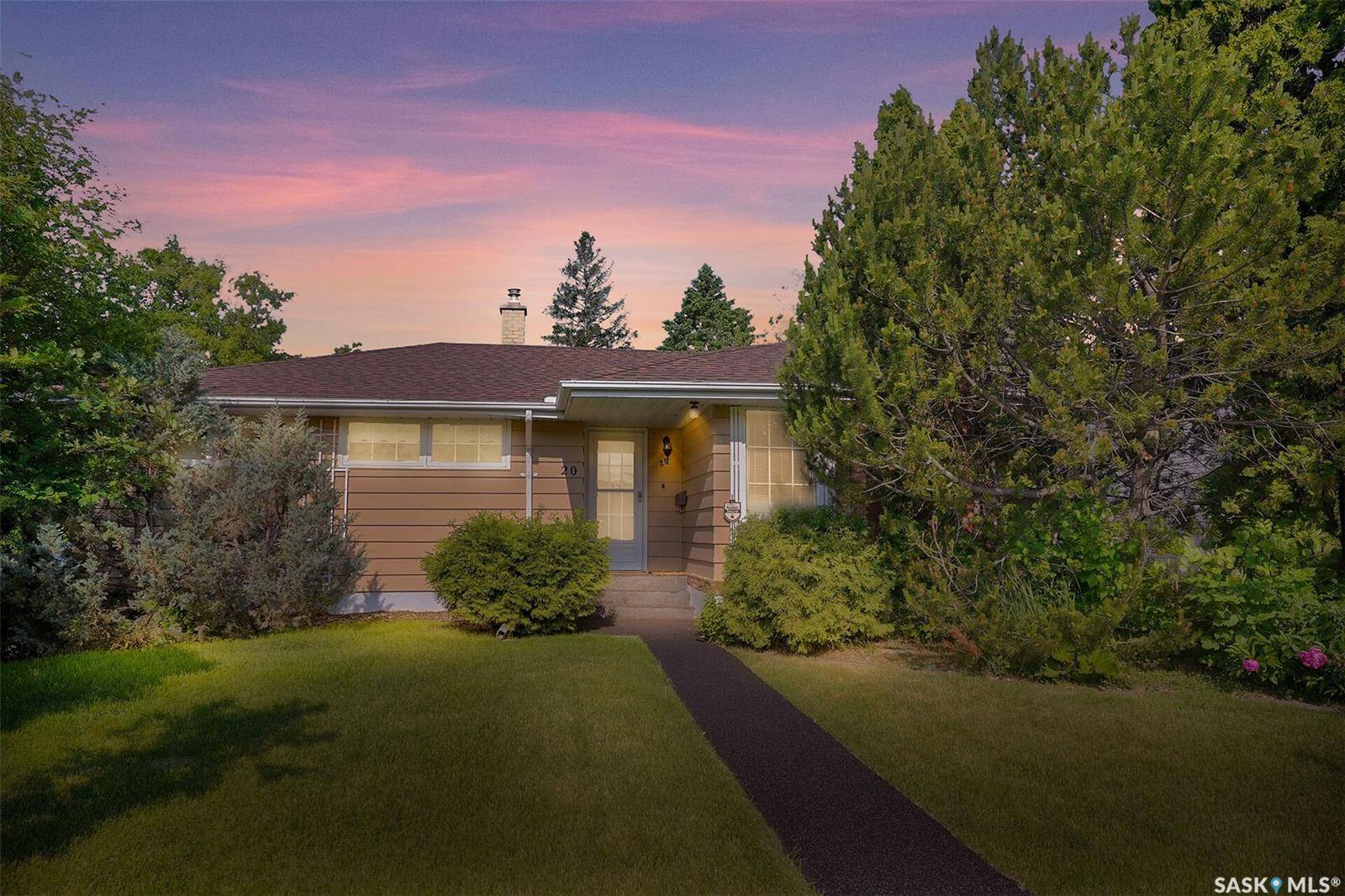 20 Montgomery ROAD, Regina, SK S4S 5C4